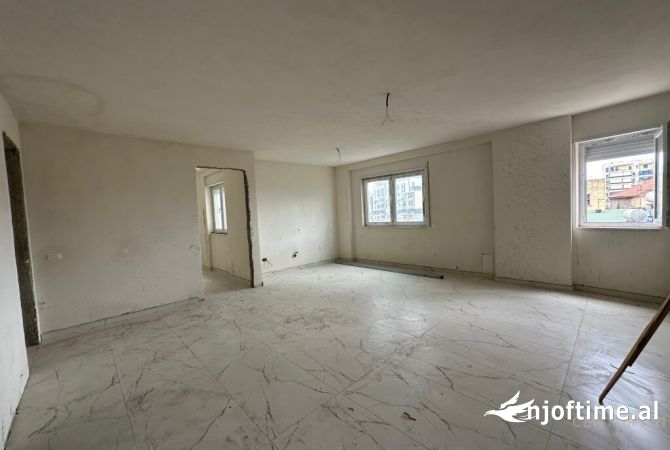 Ambient biznesi me qera 3+1 ne Tirane - 1,000 Euro
