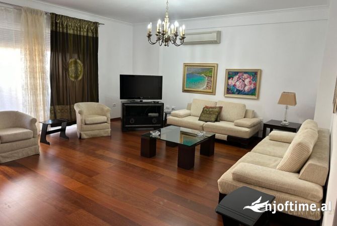 Shtepi me qera 2+1 ne Tirane - 1,000 Euro