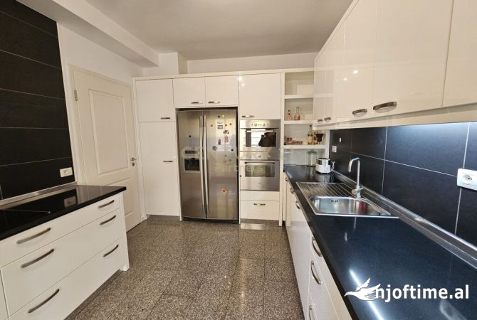 Shtepi me qera 3+1 ne Tirane - 1,600 Euro