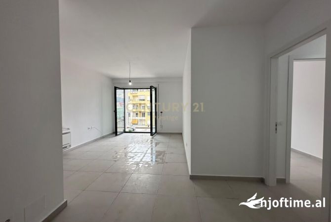 Ambient biznesi me qera 3+1 ne Tirane - 750 Euro