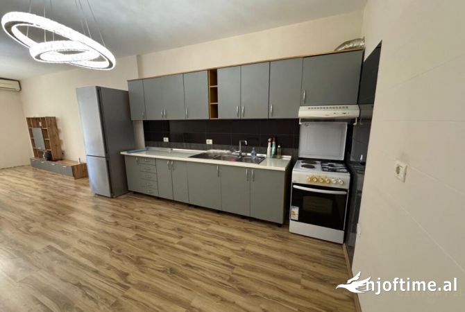 Shtepi me qera 2+1 ne Tirane - 800 Euro