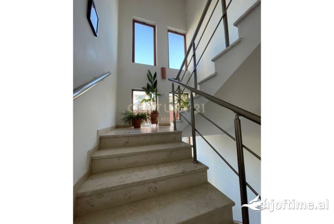 Shtepi me qera 2+1 ne Tirane - 600 Euro