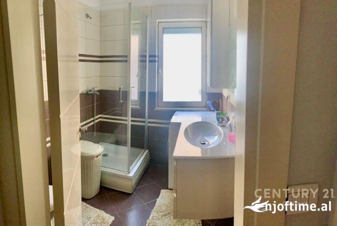 Shtepi me qera Apartament ne Tirane, 2+1, Mobilimi E mobiluar, Pagesa 600  Euro.