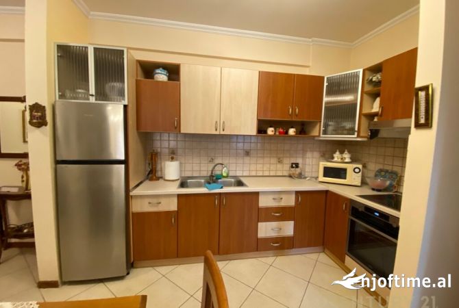 Shtepi me qera Apartament ne Tirane, 1+1, Mobilimi E mobiluar, Pagesa 600  Euro.