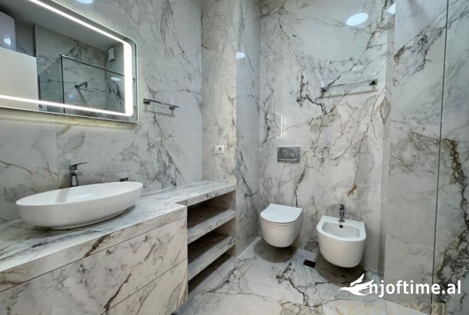 Shtepi me qera Apartament ne Tirane, 2+1, Mobilimi E mobiluar, Pagesa 1,800  Euro.