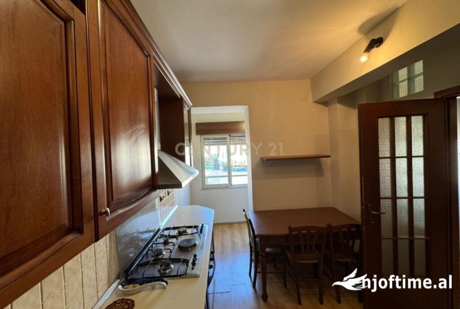 Shtepi me qera Apartament ne Tirane, 2+1, Mobilimi E mobiluar, Pagesa 700  Euro.