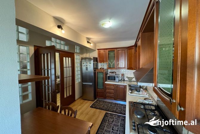 Shtepi me qera Apartament ne Tirane, 2+1, Mobilimi E mobiluar, Pagesa 700  Euro.