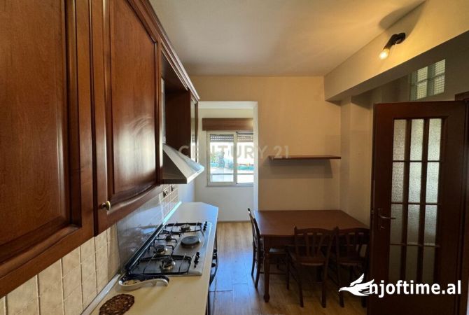 Shtepi me qera Apartament ne Tirane, 2+1, Mobilimi E mobiluar, Pagesa 700  Euro.