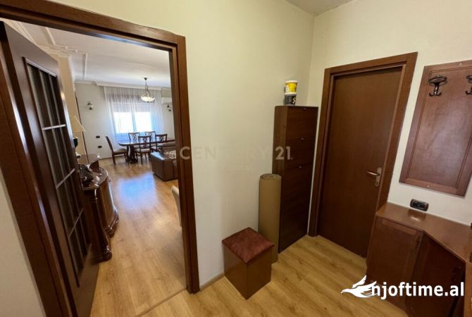 Shtepi me qera Apartament ne Tirane, 2+1, Mobilimi E mobiluar, Pagesa 700  Euro.