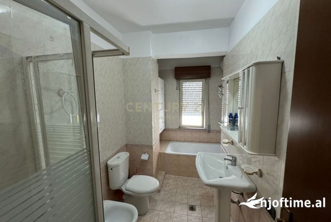 Shtepi me qera Apartament ne Tirane, 2+1, Mobilimi E mobiluar, Pagesa 700  Euro.