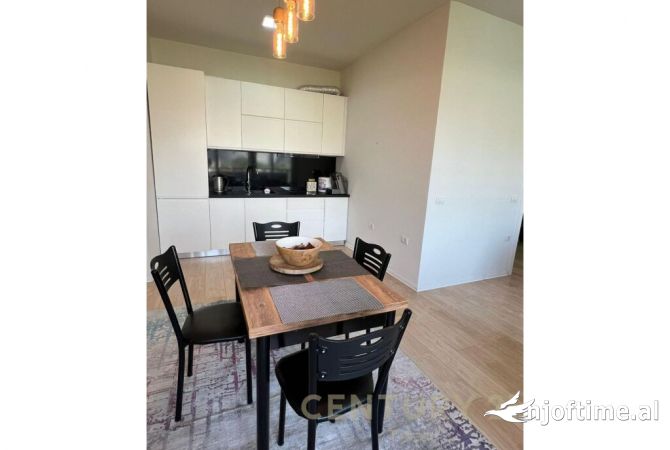 Shtepi me qera 2+1 ne Tirane - 1,200 Euro