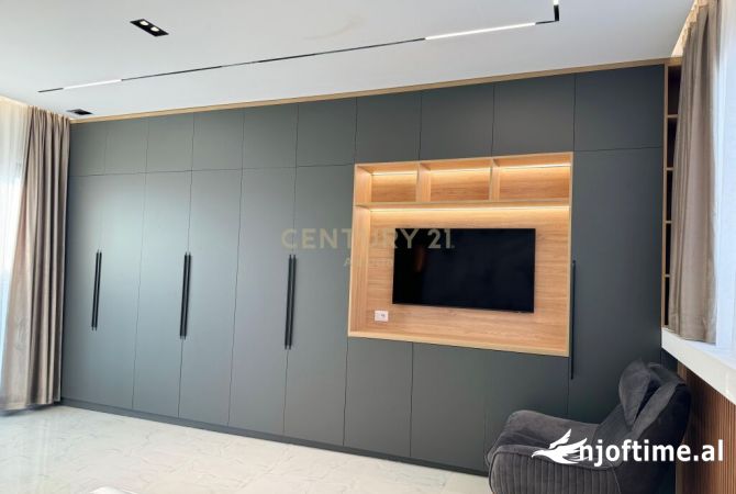 Shtepi me qera 3+1 ne Tirane - 2,500 Euro