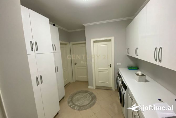 Shtepi ne shitje Apartament ne Tirane, 2+1, Mobilimi E mobiluar, Pagesa 280,000  Euro.