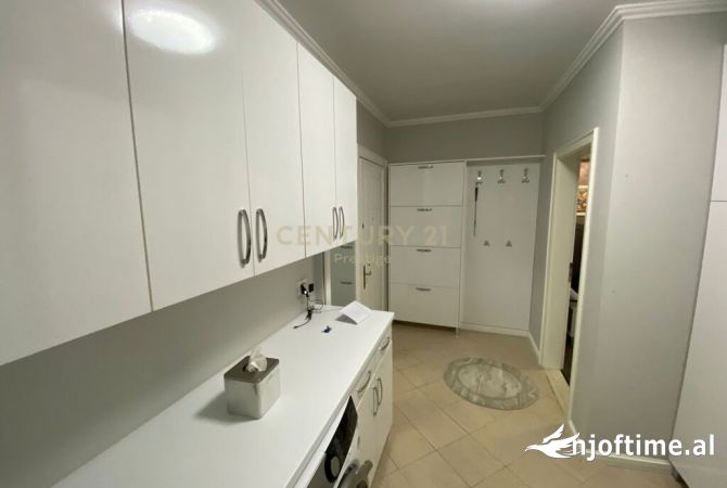 Shtepi ne shitje Apartament ne Tirane, 2+1, Mobilimi E mobiluar, Pagesa 280,000  Euro.