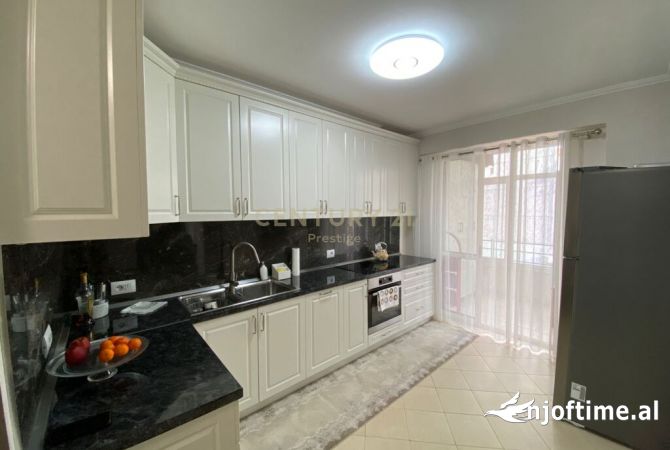 Shtepi ne shitje Apartament ne Tirane, 2+1, Mobilimi E mobiluar, Pagesa 280,000  Euro.