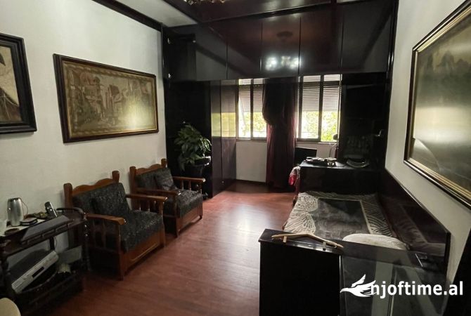 Shtepi me qera 2+1 ne Tirane - 650 Euro