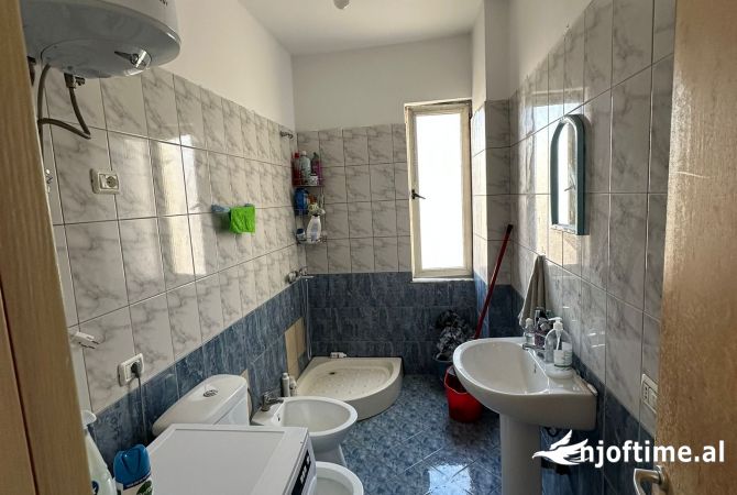 Shtepi me qera Apartament ne Tirane, 2+1, Mobilimi E mobiluar, Pagesa 400  Euro.