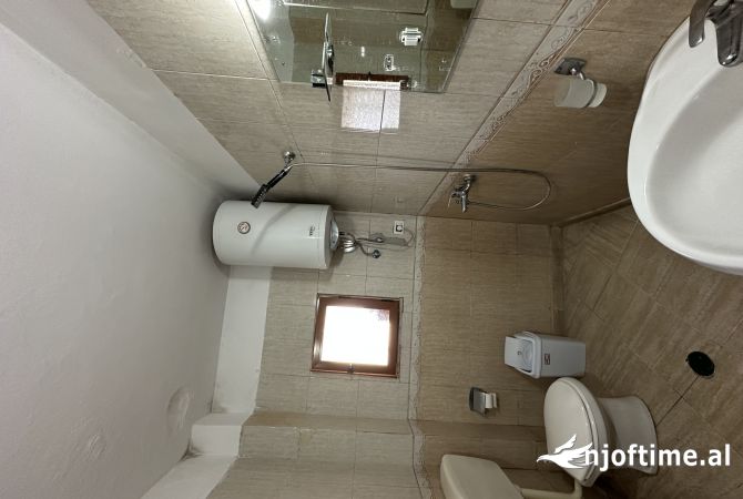 Shtepi ne shitje Apartament ne Tirane, 2+1, Mobilimi E mobiluar, Pagesa 130,000  Euro.