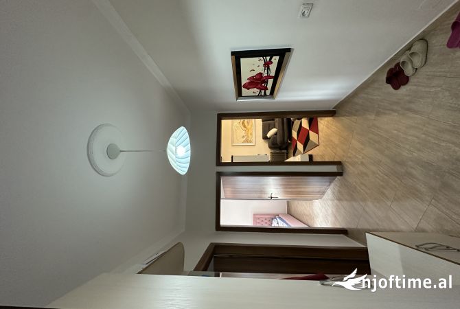 Shtepi ne shitje Apartament ne Tirane, 2+1, Mobilimi E mobiluar, Pagesa 130,000  Euro.