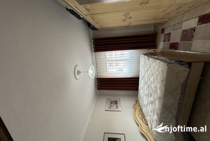 Shtepi ne shitje Apartament ne Tirane, 2+1, Mobilimi E mobiluar, Pagesa 130,000  Euro.