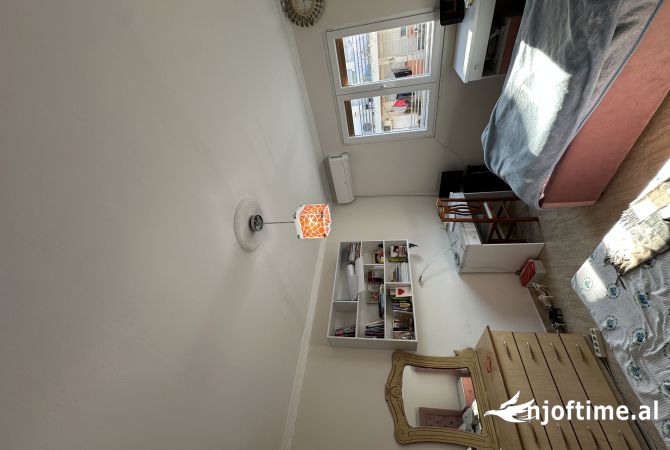 Shtepi ne shitje Apartament ne Tirane, 2+1, Mobilimi E mobiluar, Pagesa 130,000  Euro.