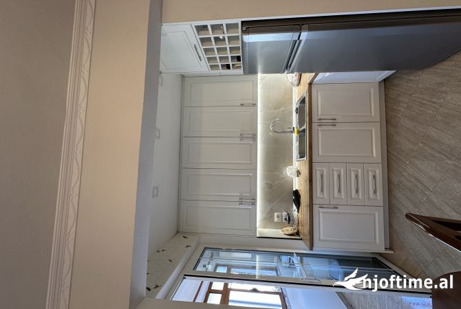 Shtepi ne shitje Apartament ne Tirane, 2+1, Mobilimi E mobiluar, Pagesa 130,000  Euro.