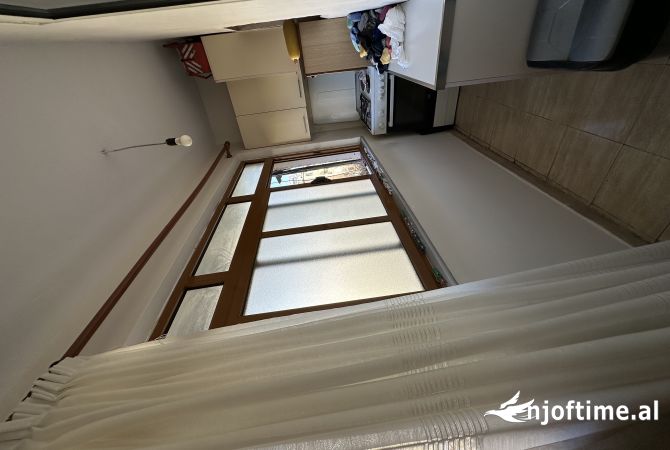 Shtepi ne shitje Apartament ne Tirane, 2+1, Mobilimi E mobiluar, Pagesa 130,000  Euro.