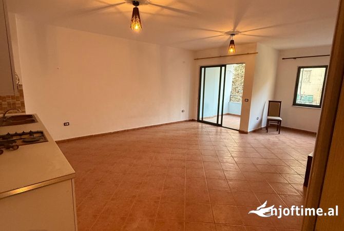 Shtepi ne shitje 2+1 ne Tirane - 130,000 Euro