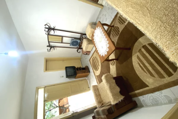 Shtepi me qera Shtepi Private ne Tirane, 1+1, Mobilimi E mobiluar, Pagesa 250  Euro.