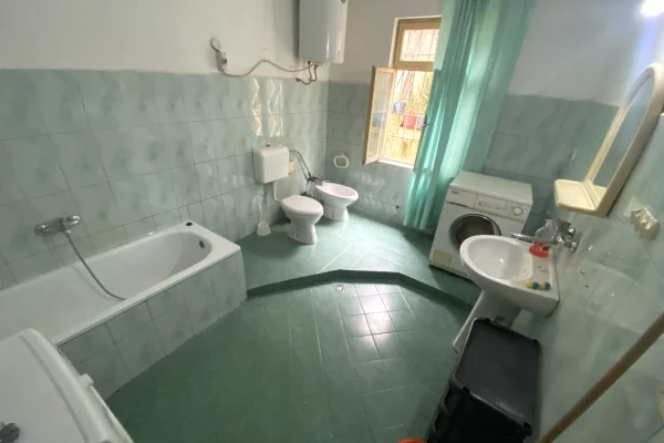 Shtepi me qera Shtepi Private ne Tirane, 1+1, Mobilimi E mobiluar, Pagesa 250  Euro.