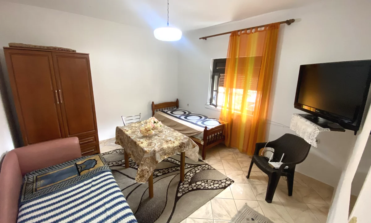 Shtepi me qera Shtepi Private ne Tirane, Garsoniere, Mobilimi E mobiluar, Pagesa 230  Euro.