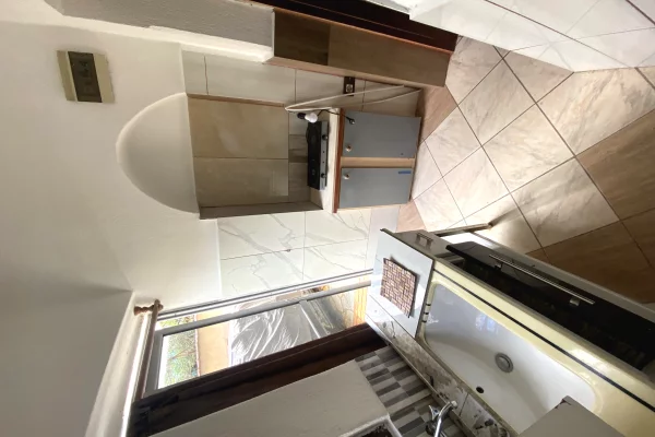 Shtepi me qera Shtepi Private ne Tirane, Garsoniere, Mobilimi E mobiluar, Pagesa 230  Euro.