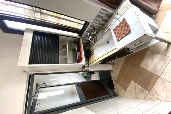 Shtepi me qera Shtepi Private ne Tirane, Garsoniere, Mobilimi E mobiluar, Pagesa 230  Euro.