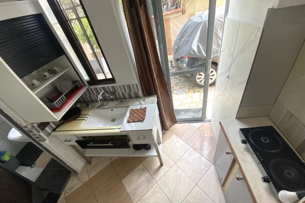 Shtepi me qera Shtepi Private ne Tirane, Garsoniere, Mobilimi E mobiluar, Pagesa 230  Euro.