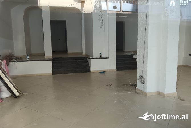 Ambient biznesi me qera 1+1 ne Tirane - 90,000 Leke
