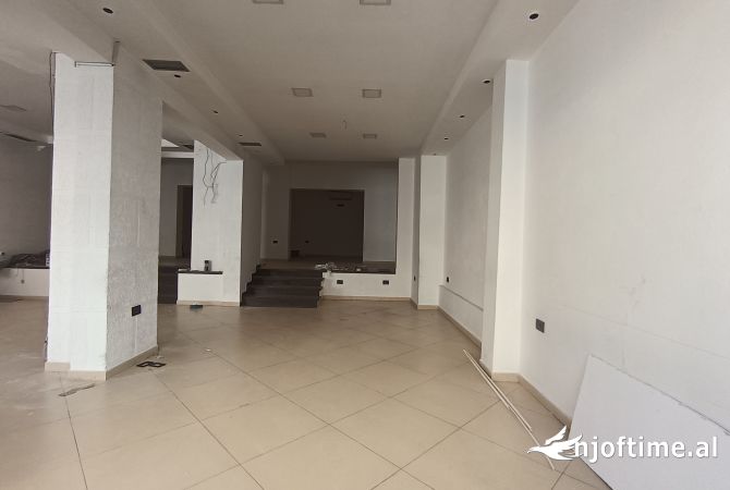 Ambient biznesi me qera 1+1 ne Tirane - 90,000 Leke