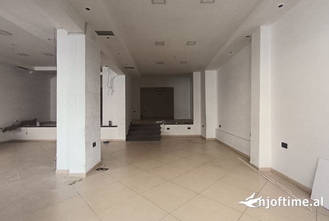 Ambient biznesi me qera 1+1 ne Tirane - 90,000 Leke