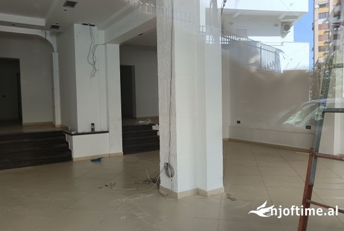 Ambient komercial per qira prane shkolles Baletit 