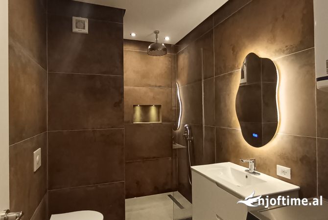 Shtepi me qera Apartament ne Tirane, 2+1, Mobilimi E mobiluar, Pagesa 550  Euro.