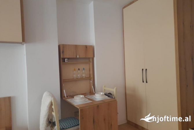 Shtepi me qera Apartament ne Tirane, Garsoniere, Mobilimi E mobiluar, Pagesa 40,000  Leke.
