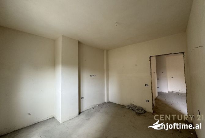 Shtepi ne shitje Apartament ne Tirane, 1+1, Mobilimi Bosh, pa mobiluar, Pagesa 181,300  Euro.