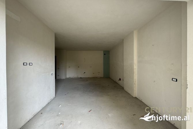 Shtepi ne shitje Apartament ne Tirane, 1+1, Mobilimi Bosh, pa mobiluar, Pagesa 181,300  Euro.