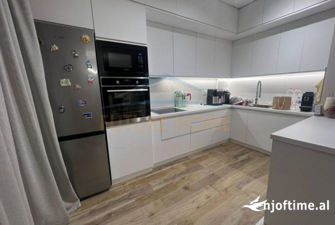 Shtepi ne shitje Apartament ne Tirane, 2+1, Mobilimi E mobiluar, Pagesa 215,000  Euro.