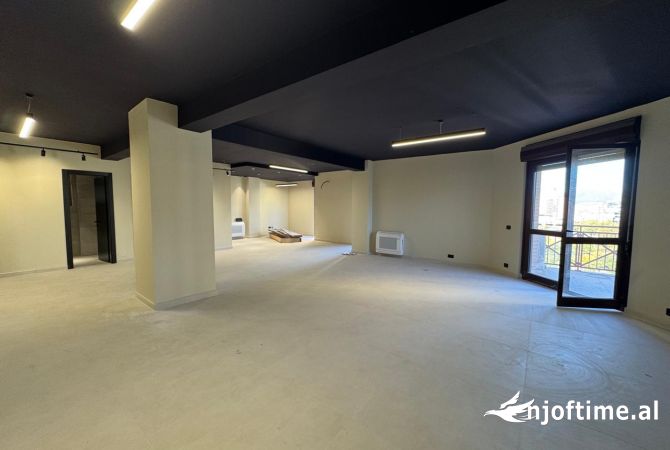 Ambient biznesi me qera 3+1 ne Tirane - 2,000 Euro