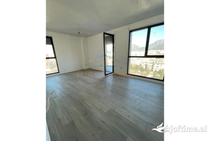 Shtepi ne shitje Apartament ne Tirane, 3+1, Mobilimi Bosh, pa mobiluar, Pagesa 240,000  Euro.