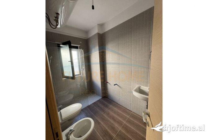 Shtepi ne shitje Apartament ne Tirane, 2+1, Mobilimi Pjeserisht e mobiluar, Pagesa 168,000  Euro.