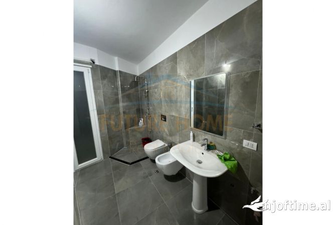 Shtepi ne shitje Apartament ne Tirane, 3+1, Mobilimi E mobiluar, Pagesa 252,000  Euro.