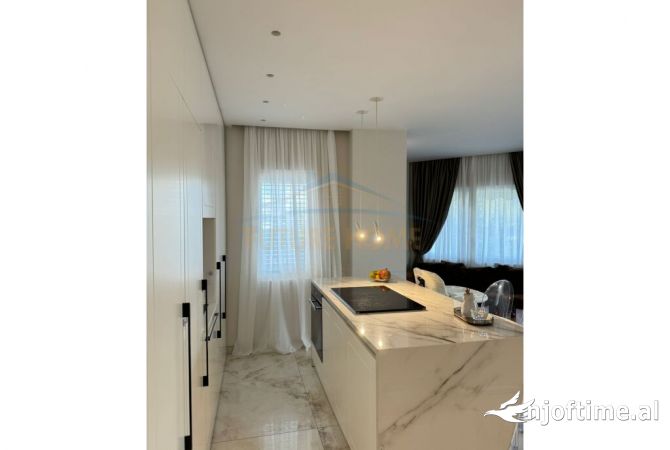 Shtepi ne shitje Apartament ne Tirane, 2+1, Mobilimi E mobiluar, Pagesa 280,000  Euro.