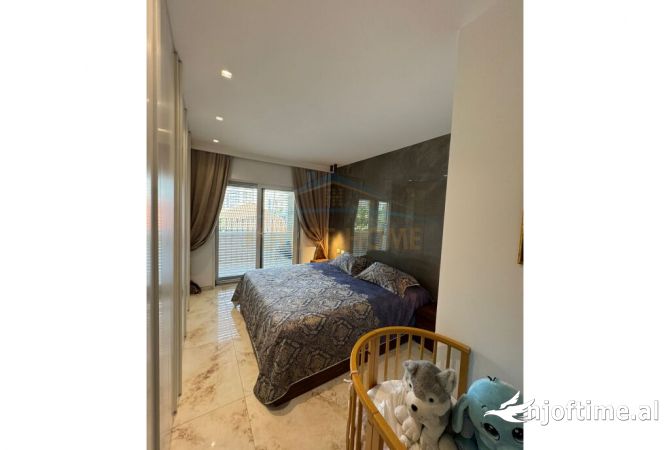 Shtepi ne shitje Apartament ne Tirane, 2+1, Mobilimi E mobiluar, Pagesa 280,000  Euro.