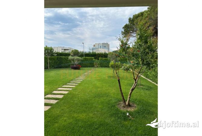 Shtepi ne shitje Vila Luksoze ne Durres, 2+1, Mobilimi E mobiluar, Pagesa 550,000  Euro.